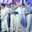 ATEEZ「SHOW CHAMPION」で1位を獲得…音楽番組で2冠を達成“予想もできなかった”
