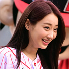 【PHOTO】元Nine Muses ギョンリ、始球式に登場…明るい笑顔で挨拶
