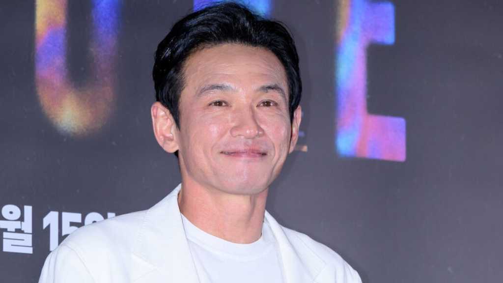 ファン・ジョンミンの不倫疑惑を暴露した女性、未成年の息子にも接触か…食い違う主張