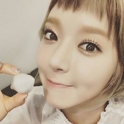 Aoa チョア 秋夕にセルフショット公開 可愛すぎる短め前髪に 視線集中 Kstyle