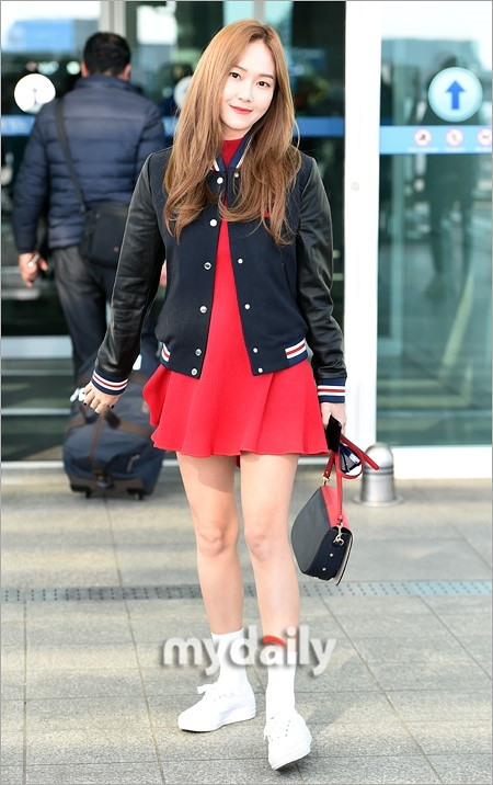 Photo ジェシカ ファッションショーに出席するためアメリカへ出国 カジュアルなレッドコーデ Kstyle