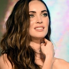 【PHOTO】ミーガン・フォックス「ミュータント・タートルズ」レッドカーペットに登場“魅惑的な眼差し”