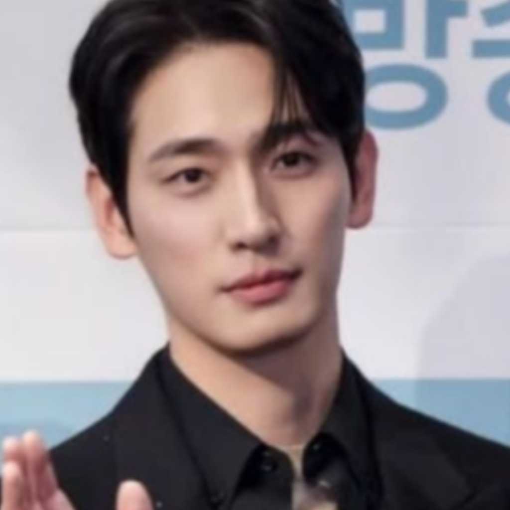 “6歳差夫婦”ユン・バク、可愛らしい息子の近況ショットを公開