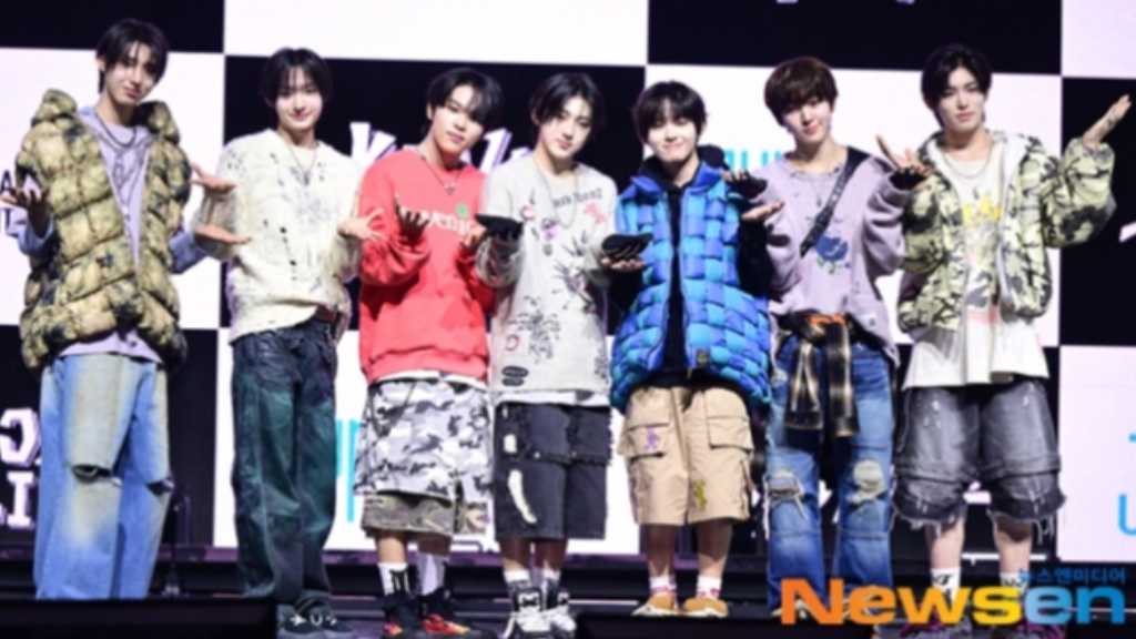PHOTO】JYPの新ボーイズグループKickFlip、デビュー記念ショー