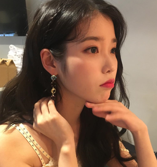 Iu まるで人形 接近ショットでも欠点のない美貌 ファンから熱い反応 Kstyle