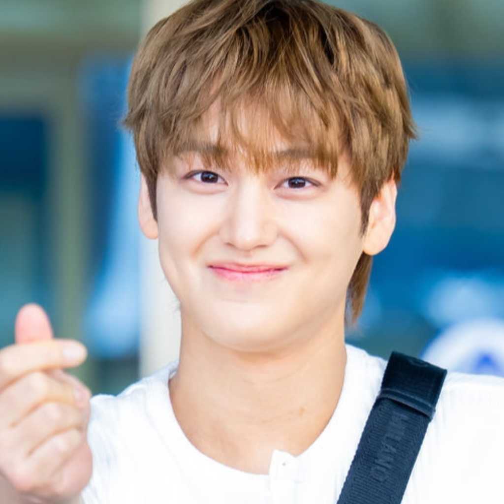 【PHOTO】キム・ボム、海外スケジュールのため出国