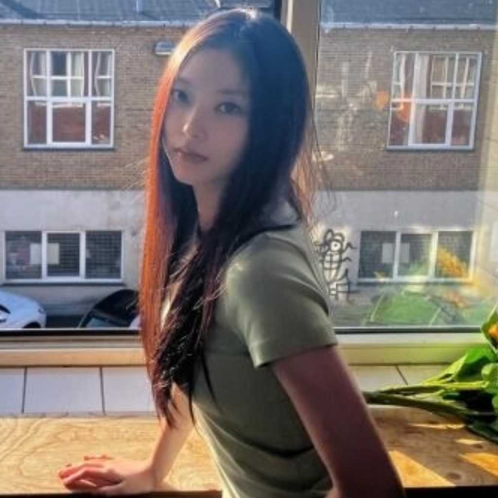 NewJeans ヘリン、誕生日を迎えて写真が続々公開！清純な美貌に視線釘付け