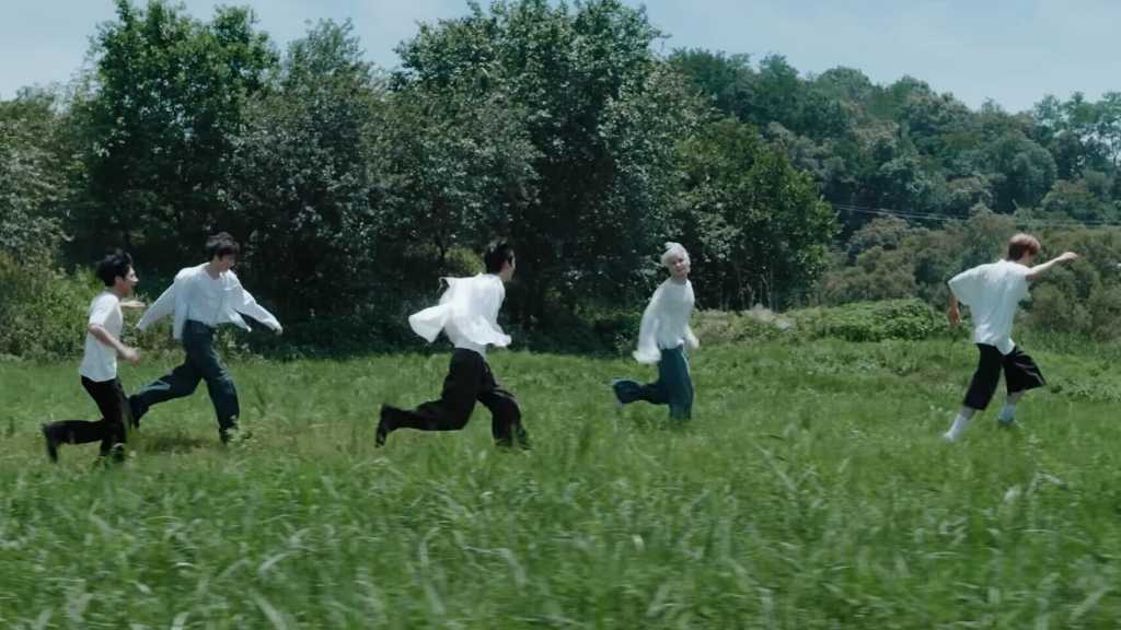 TOMORROW X TOGETHER、タイトル曲「Beautiful Strangers」MV公開…ストーリーに注目