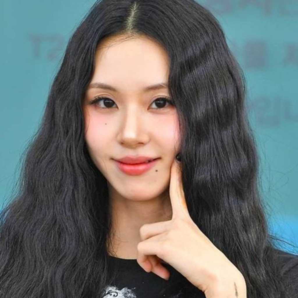TWICE チェヨン、タトゥー批判にクールな対応「母と一緒に入れに行ったんだけど?」