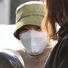 【PHOTO】キム・ヒャンギ、ラジオ番組の収録に参加…キュートなファッション