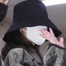 【PHOTO】TWICE サナ、休暇を終え海外から帰国…空港にマスク姿で登場（動画あり）