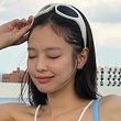 BLACKPINK ジェニー、自分がデザインに参加したスーパーカーとの近況ショットを公開