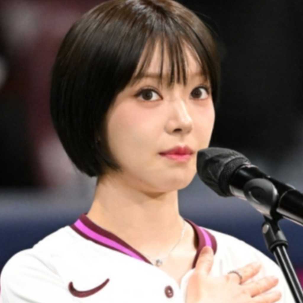 【PHOTO】AOA出身チョア、始球式＆国歌斉唱のため野球場に登場