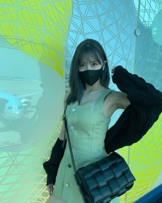 Twice モモ セクシーなミニワンピース姿を公開 大胆な空港ファッションに視線釘付け Kstyle