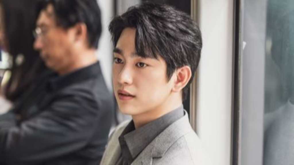 GOT7 ジニョン、新ドラマ「魔女」スチールカット公開…理系のエリートに