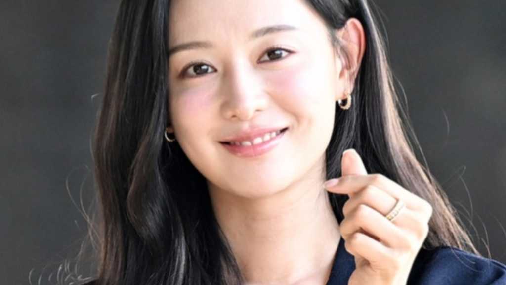 【PHOTO】キム・ジウォン、スケジュールのため日本へ！笑顔でポーズ（動画あり）