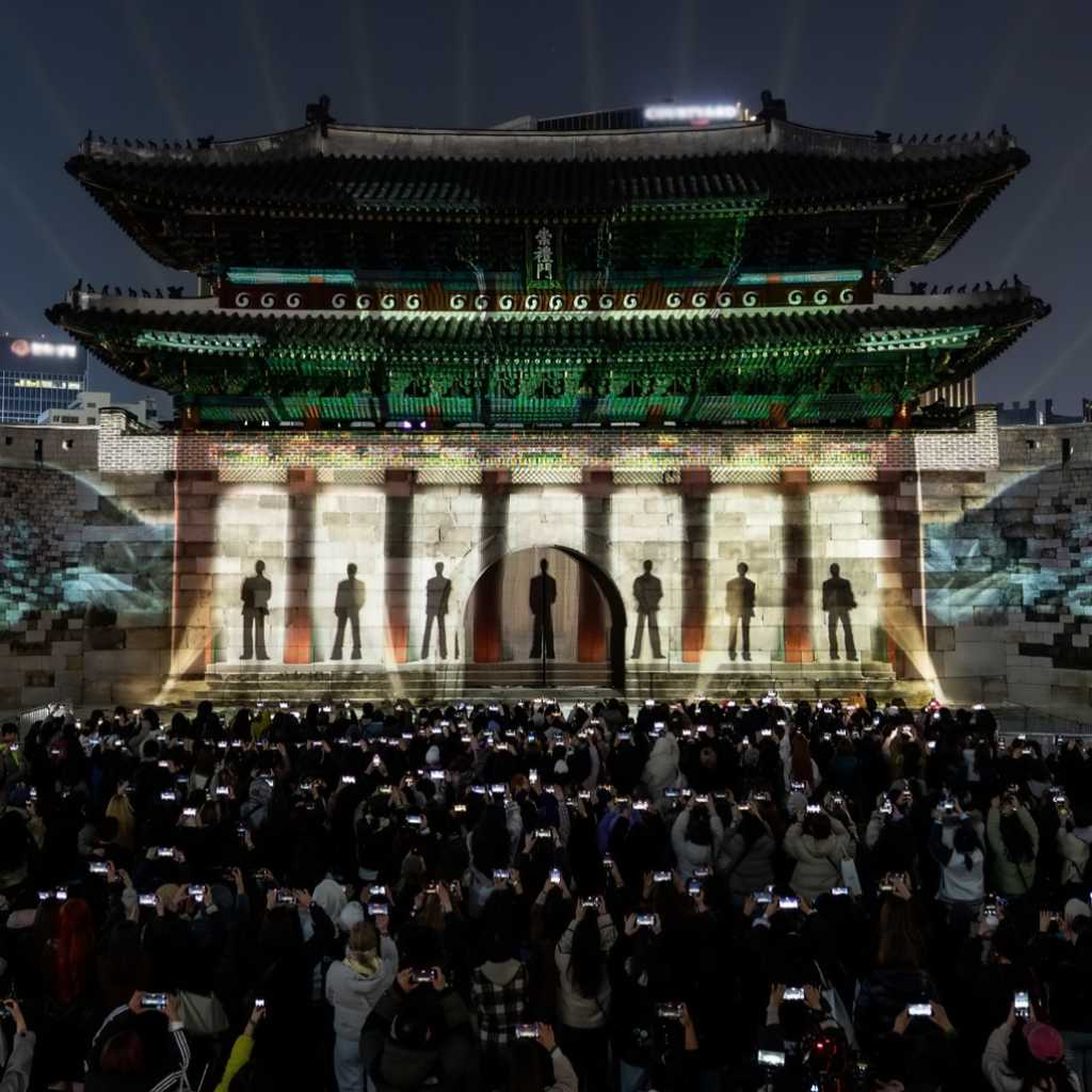 BTS、華やかなドローンショーも!ソウル全域が巨大な文化の場に…初日からファンや外国人観光客が殺到