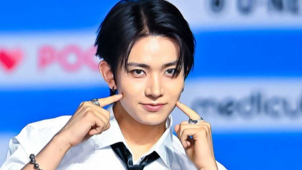 【PHOTO】元ENHYPEN ヒスン「2026 SBS歌謡大典 Summer」ブルーカーペットに登場