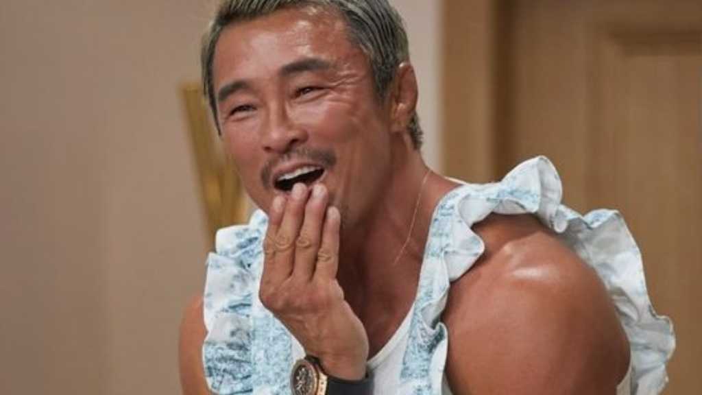 秋山成勲、ラブリーすぎるフリルエプロン姿に衝撃！？娘サランちゃんに「お小遣いは貯めてね」