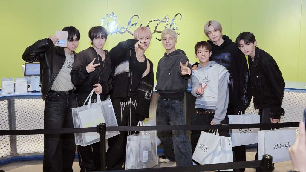 ＆TEAM、韓国のポップアップを訪問！買い物やフォトスポットを満喫…店内の壁にサインも