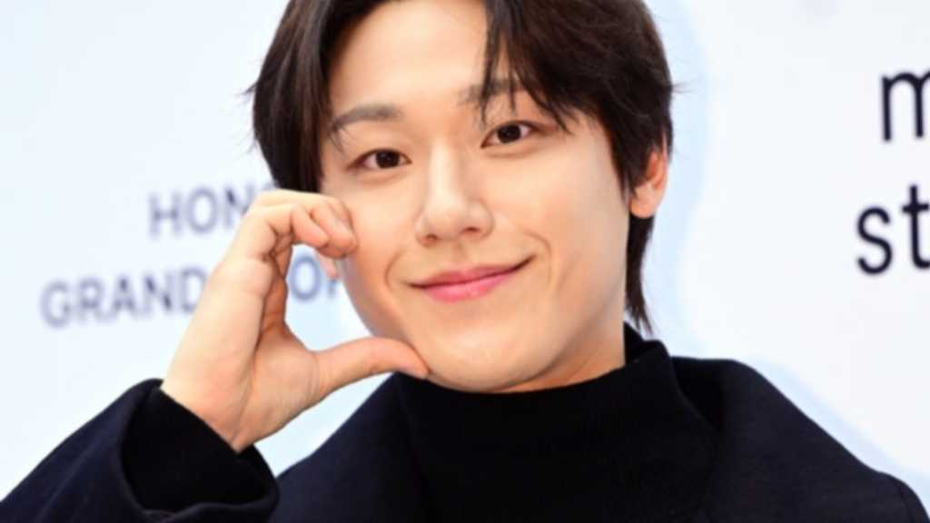 イ・ドヒョン、旧正月にサプライズ…所属事務所のスタッフへ贈ったプレゼントが話題