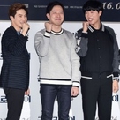 【PHOTO】ジス&リュ・ジュンヨル&EXO スホら「グローリーデイ」マスコミ配給試写会に出席“ファイト!”