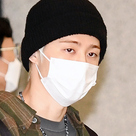 【PHOTO】元iKONのB․I、タイでのファンミーティングを終えて帰国…カジュアルなファッションで登場