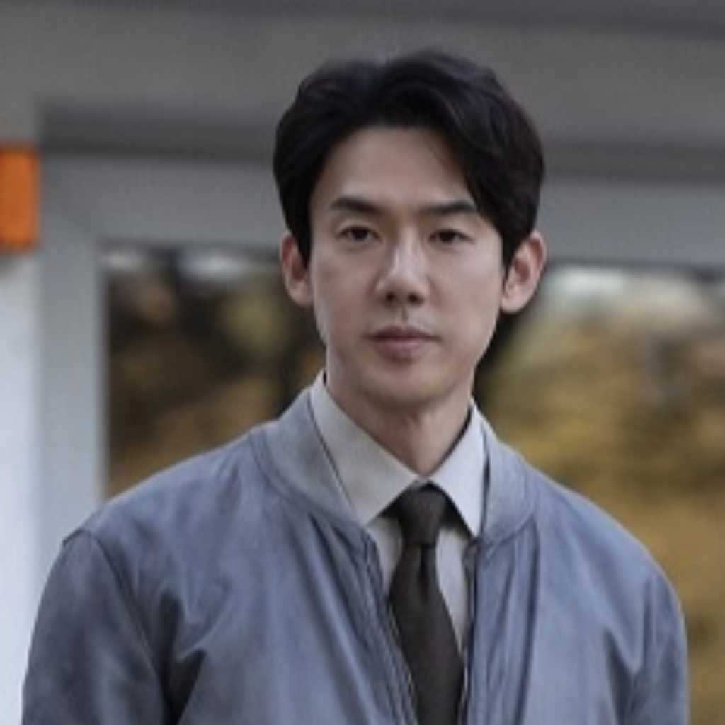 イ・ビョンホン主演「しあわせな選択」公開目前!“パク・チャヌク組”がカメオ出演で再集結…ユ・ヨンソク&キム・ヘスクの場面写真が到着