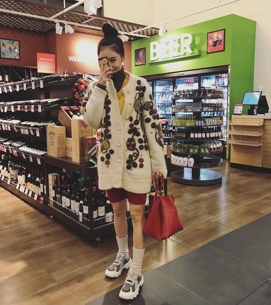 キム ヒョナ Snsで可愛らしい日常を公開 細すぎる足に心配の声も Kstyle