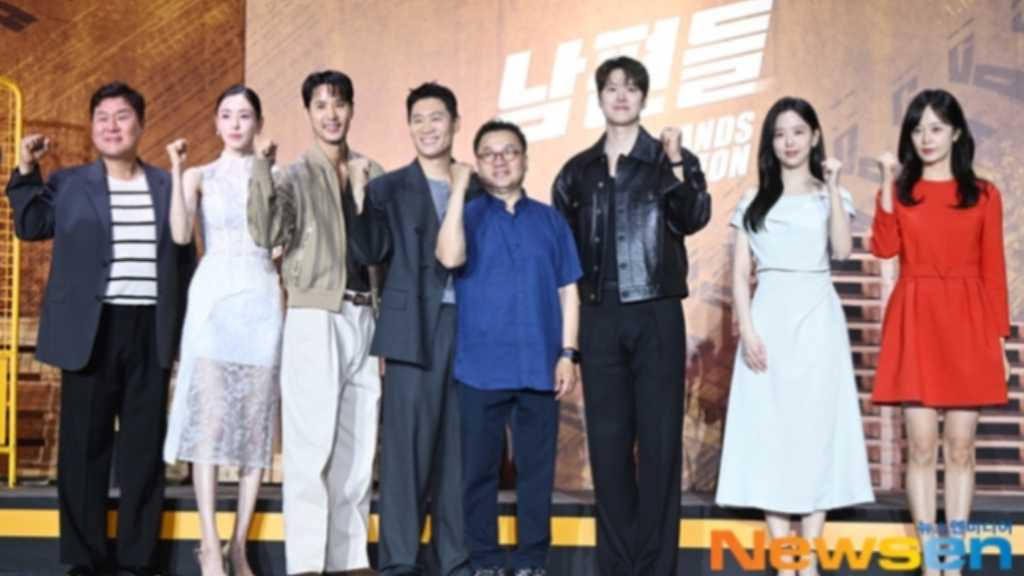 【PHOTO】チン・ソンギュ＆コンミョンら、Netflix映画「夫たち」制作報告会に出席