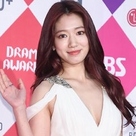 【PHOTO】パク・シネ「2016 SAF SBS演技大賞」レッドカーペットに登場