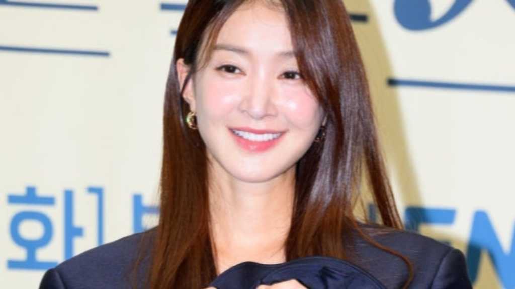 “元夫の同意なく体外受精”イ・シヨン、第2子の性別が明らかに？知人のSNSコメントが話題