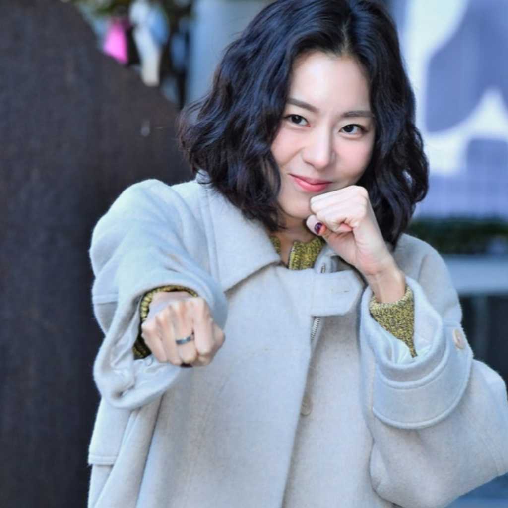 【PHOTO】ユイ&ソル・イナ、ラジオ出演のため放送局へ…ファイティングポーズも披露(動画あり)