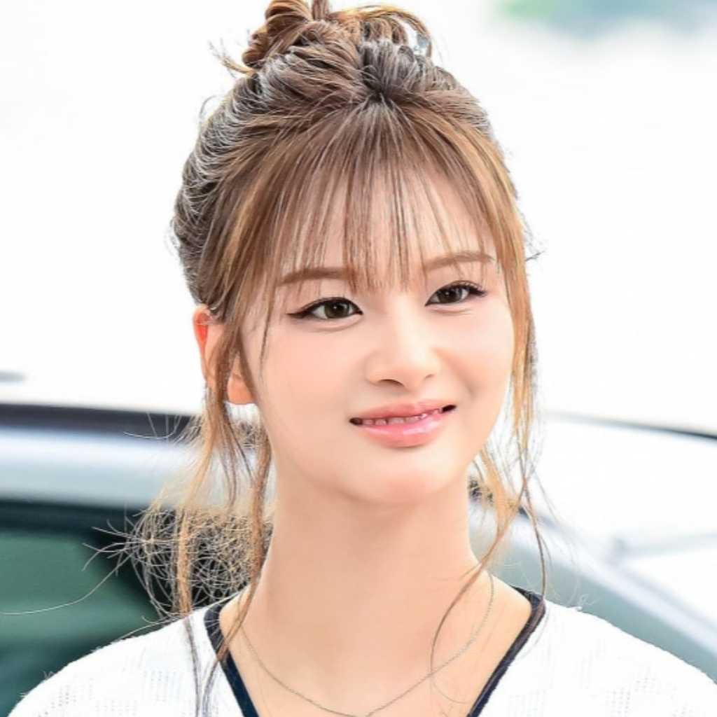 【PHOTO】NMIXX、ファンコンサートのためマカオへ出国…爽やかなファッション