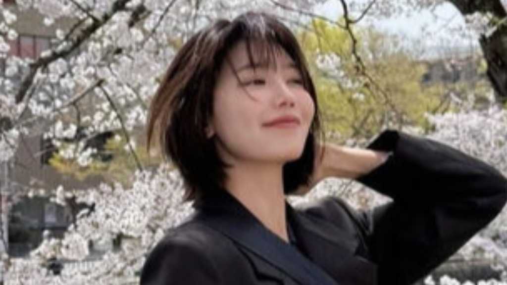 少女時代 スヨン、春の女神降臨！桜の木の下で抜群の美しさをアピール
