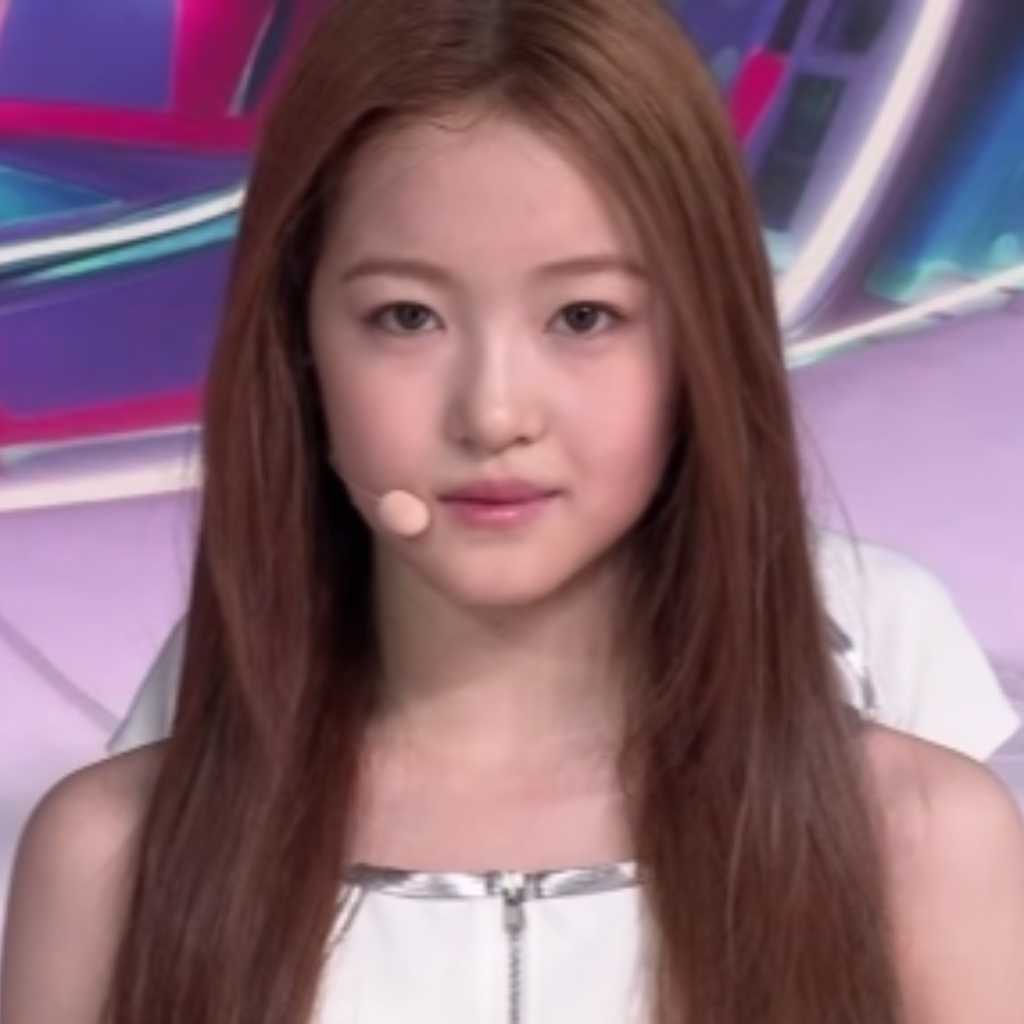 “BoA似で話題の13歳”A2O LITEのAIJING、デビュー直後に両親の会社めぐり議論に…母親が責任を認め謝罪