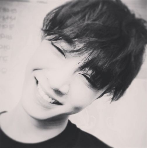 足首負傷 Beast イ ギグァン 治療中も失われないキラースマイル ファンを安心させる笑顔のセルフショット公開 Kstyle