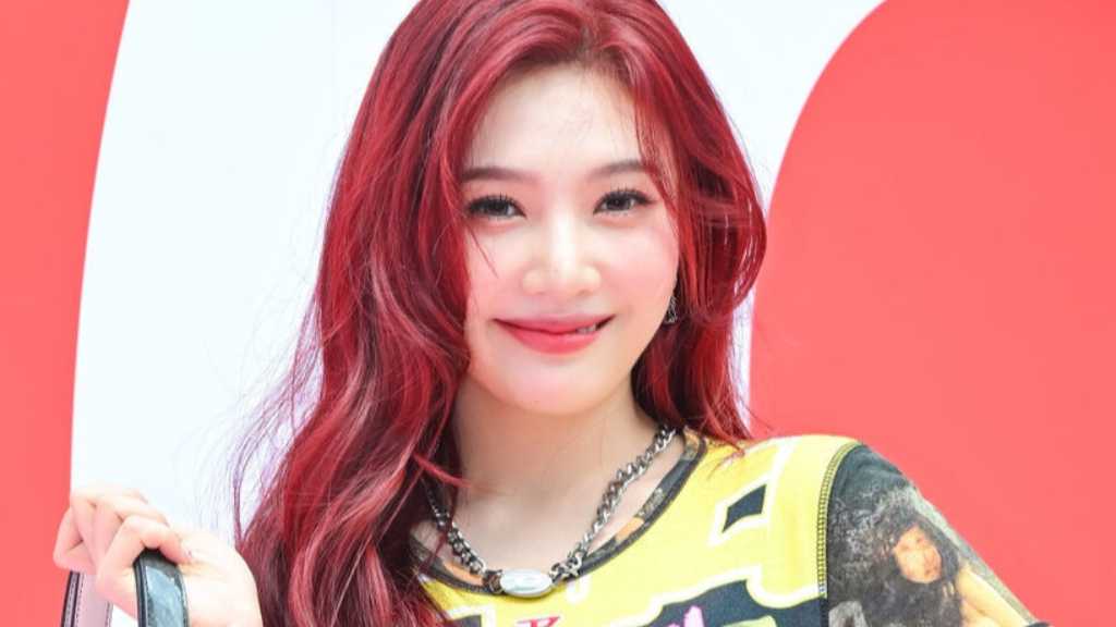 Red Velvet ジョイ、1stミニアルバム「From JOY, with Love」スケジュールポスターを公開