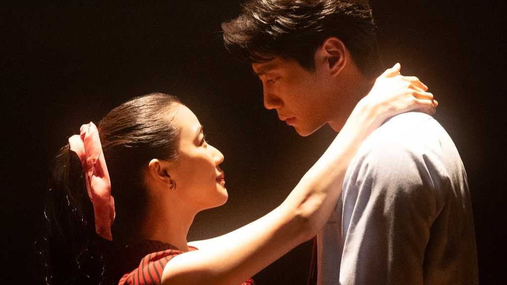 イ・ジュニョン、蒼井優と暗闇の中で熱いダンス…日本映画「TOKYOタクシー」スチールカット公開