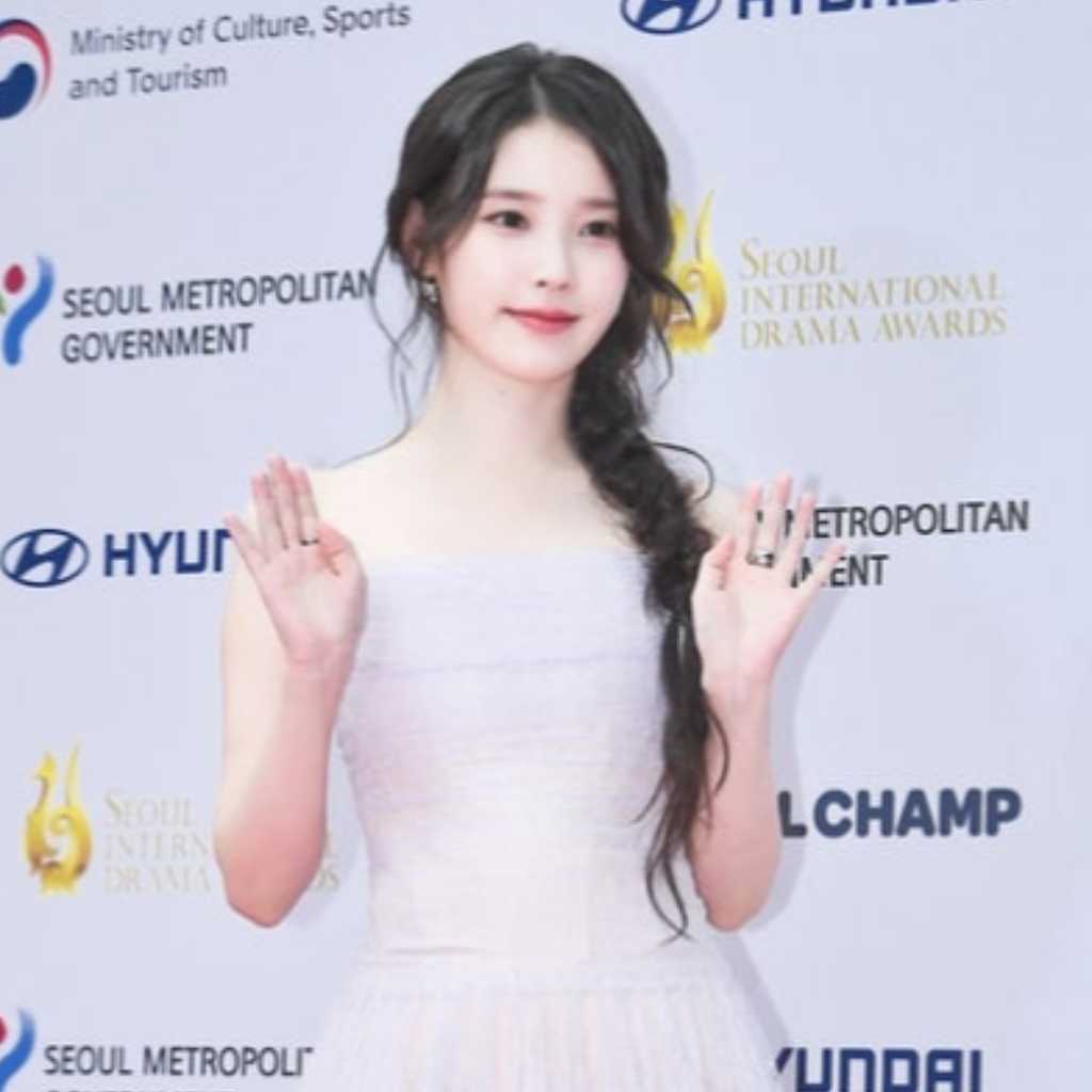 IU、新ドラマ「21世紀の大君夫人」スタッフに秋夕のプレゼント…豪華な内容が話題