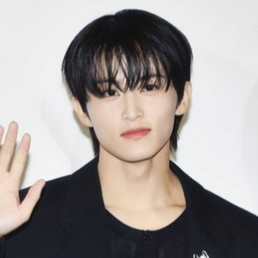 元NCT マーク、誕生日にファンと交流…近況や感謝の気持ちを明らかに「すごく会いたかった」