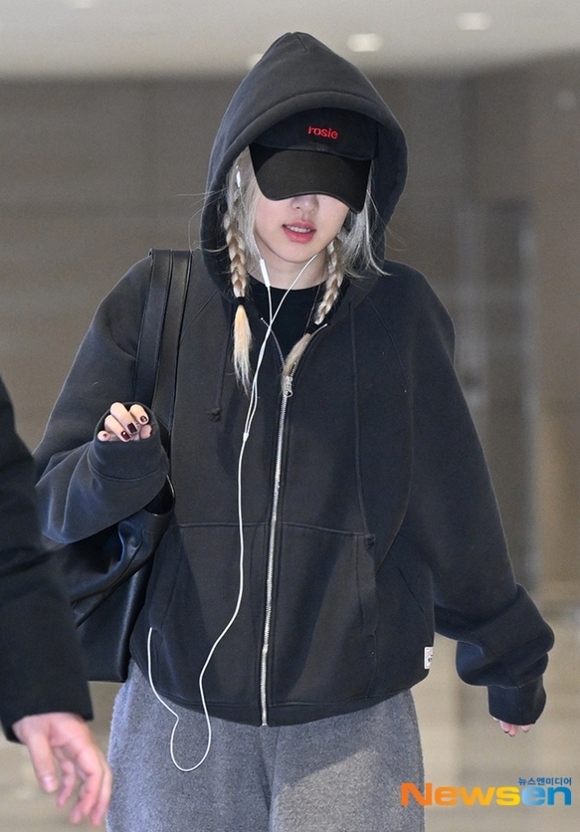 PHOTO】BLACKPINK ロゼ、海外スケジュールを終えて帰国（動画あり