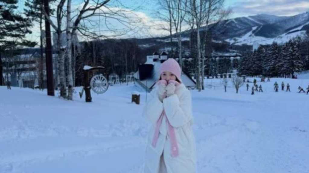 ピョ・イェジン、札幌での近況が話題!かまくらを満喫…可愛いらしいピンクコーデで笑顔(動画あり)