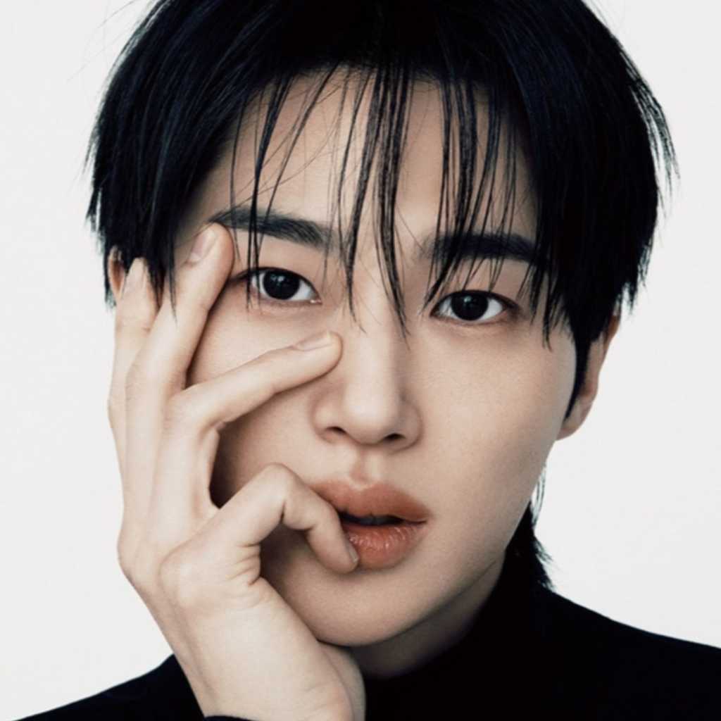 ビョン・ウソク、洗練されたムードのグラビアを公開…多彩なヘアスタイルで魅力アピール