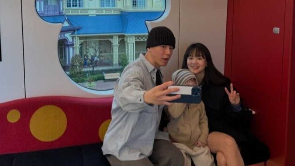 ユン・スンア＆キム・ムヨル夫婦、息子と共に東京ディズニーランド＆シーを満喫！