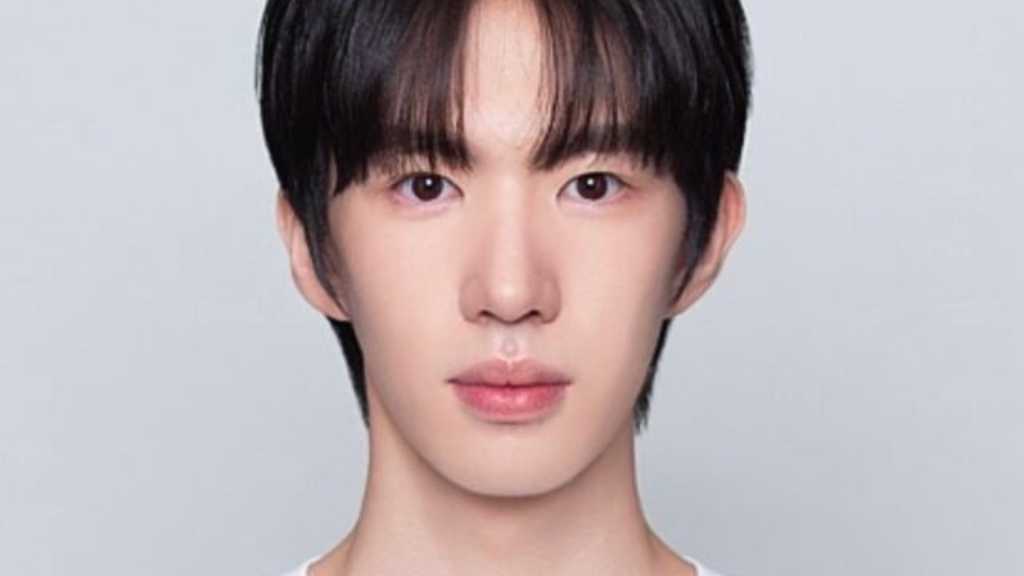 元SM練習生ハ・ミンギ、2026年にデビューへ!大人気トッポッキ店の孫…高身長&爽やかビジュアルに注目