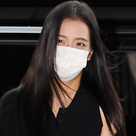 【PHOTO】BLACKPINK ジス、日本でのスケジュールのため出国…美しいビジュアル(動画あり)