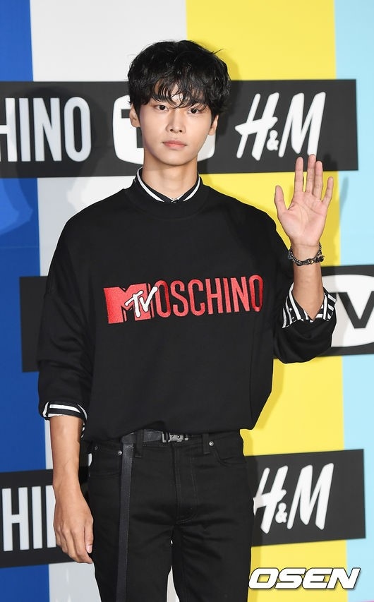 Photo Vixx エン Infinite エル 少女時代 ヒョヨンら H M Moschino のローンチイベントに出席 Kstyle