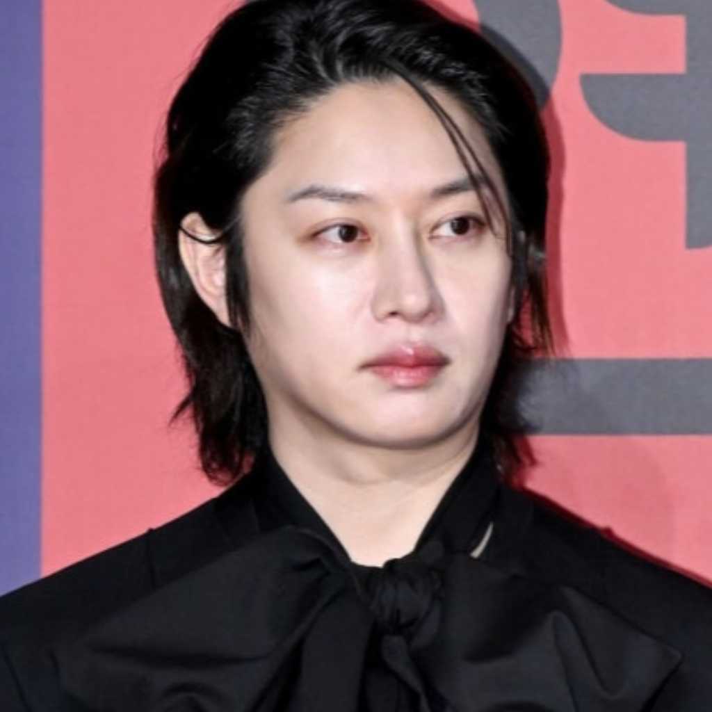 SUPER JUNIOR ヒチョル、交通事故の後遺症を明かす「185cmの身長が10cm近く縮んだ」