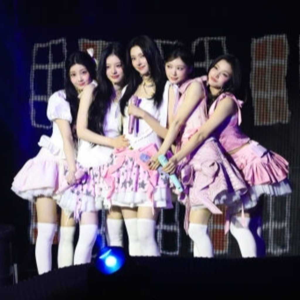 ILLIT、初のツアーがソウルで開幕!ニューアルバム「MAMIHLAPINATAPAI」を4月30日にリリースへ